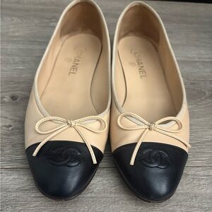 CHANEL Beige and Black Cap-Toe Bow Ballet Flats